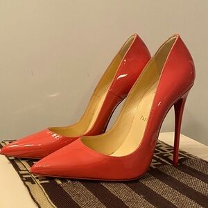 Christian Louboutin , it’s a size 38 in the US it’s in very good condition
